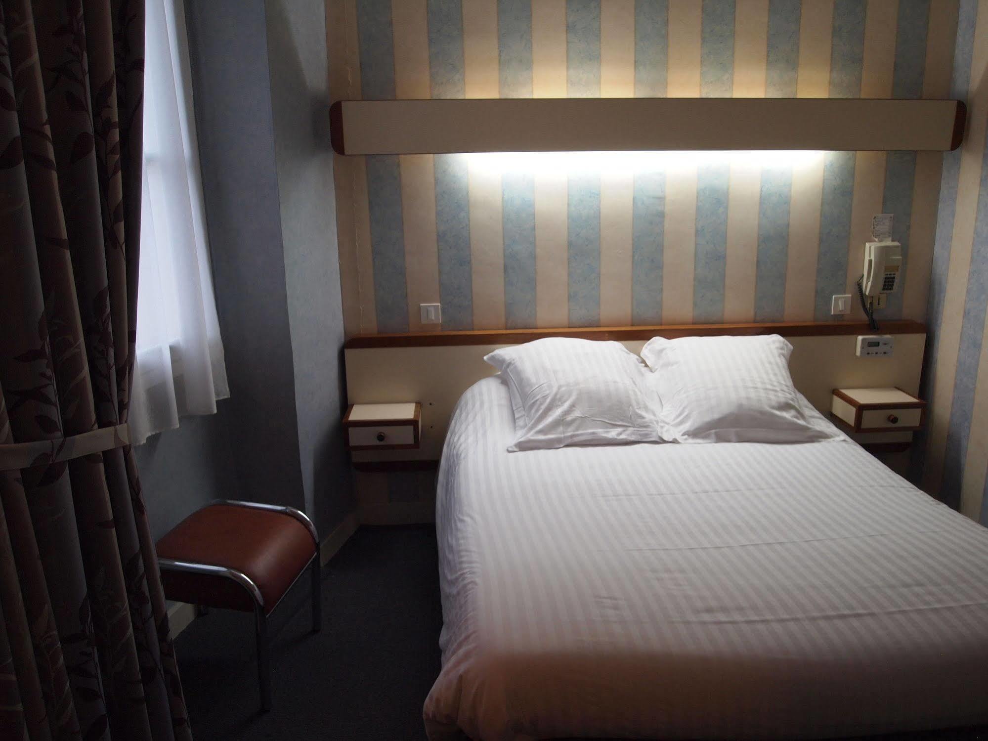 Hotel Le Petit Billot Vitré Εξωτερικό φωτογραφία